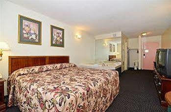 Americas Best Value Inn Chattanooga East Ridge Exterior photo