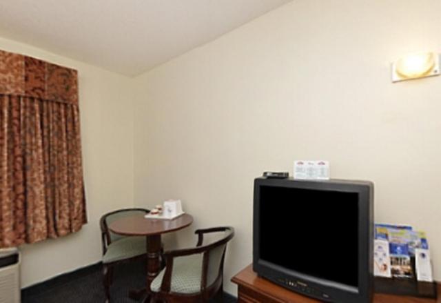 Americas Best Value Inn Chattanooga East Ridge Room photo